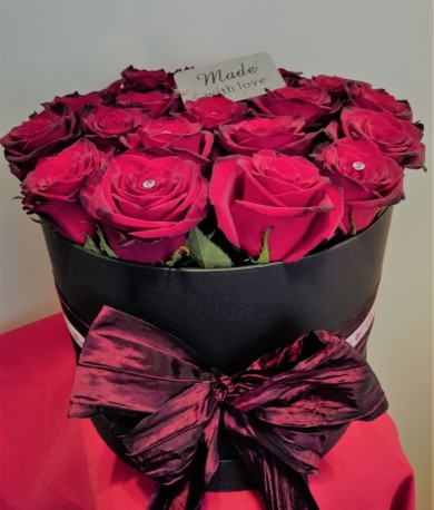 LUXURY RED ROSE HAT BOX